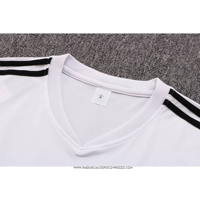 Tuta da Track
 Real Madrid 2022-23 Manica Corta
 Bianco
 e 
Purpura